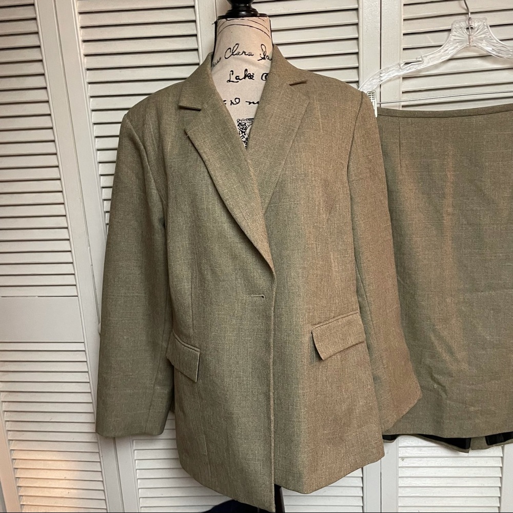 Blacker By Stanley Blacker Plus Size Skirt Suit - image 2